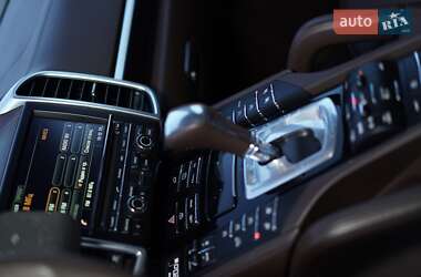 Внедорожник / Кроссовер Porsche Cayenne 2015 в 