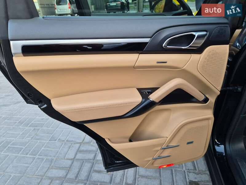 Внедорожник / Кроссовер Porsche Cayenne 2015 в Тернополе