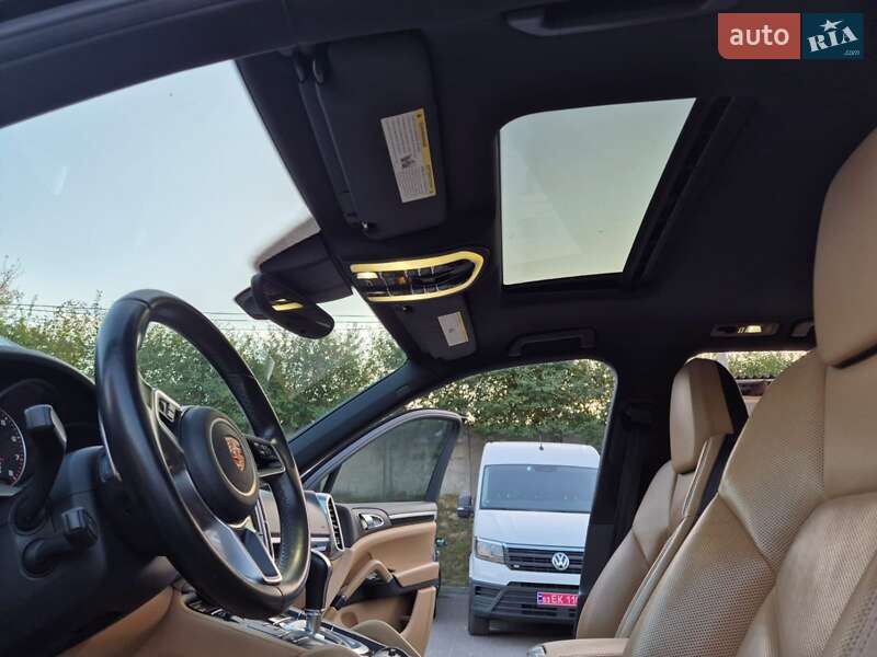 Внедорожник / Кроссовер Porsche Cayenne 2015 в Тернополе