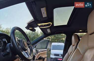 Внедорожник / Кроссовер Porsche Cayenne 2015 в 