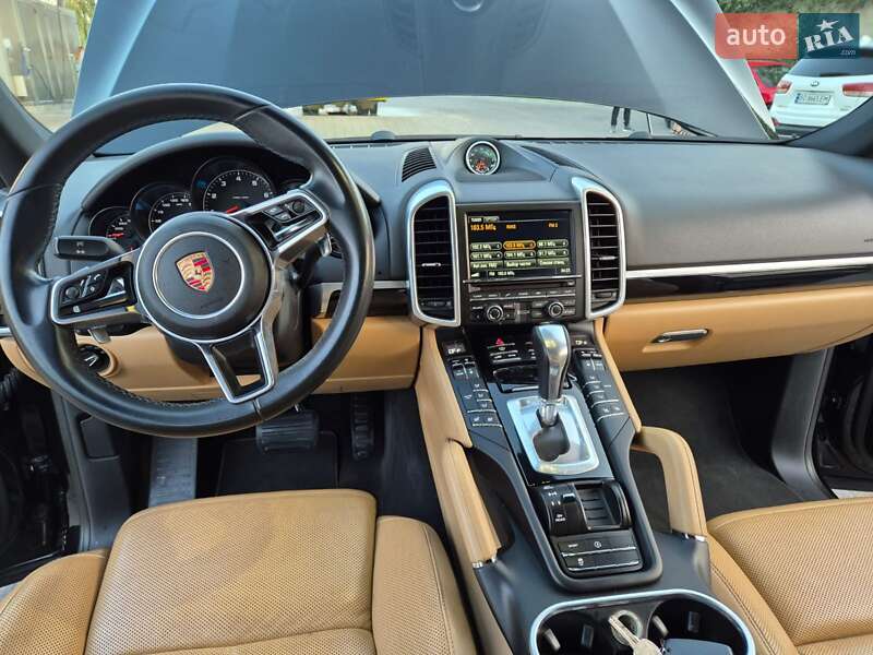 Внедорожник / Кроссовер Porsche Cayenne 2015 в Тернополе