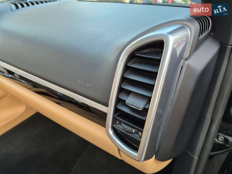 Внедорожник / Кроссовер Porsche Cayenne 2015 в Тернополе