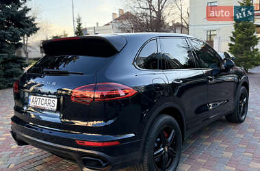 Внедорожник / Кроссовер Porsche Cayenne 2015 в 