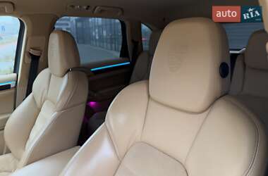 Внедорожник / Кроссовер Porsche Cayenne 2016 в 