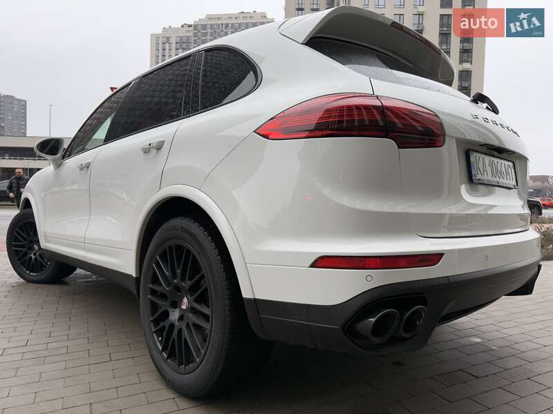 Внедорожник / Кроссовер Porsche Cayenne 2016 в Киеве