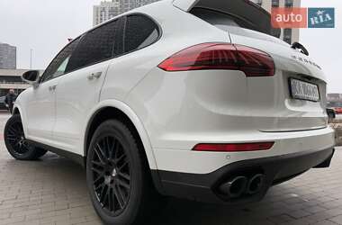 Внедорожник / Кроссовер Porsche Cayenne 2016 в 