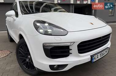 Внедорожник / Кроссовер Porsche Cayenne 2016 в 