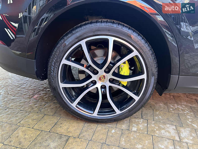 Позашляховик / Кросовер Porsche Cayenne 2019 в Львові