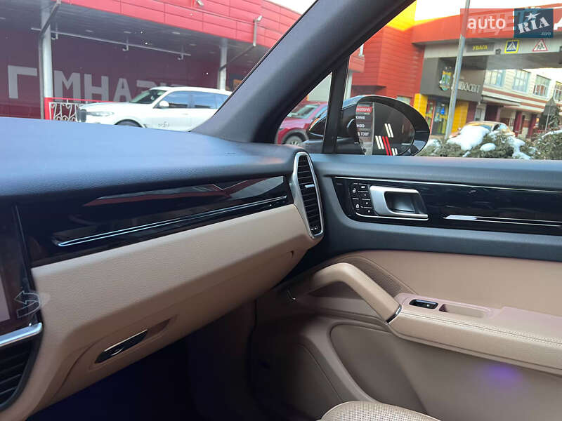 Позашляховик / Кросовер Porsche Cayenne 2019 в Львові