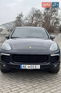 Внедорожник / Кроссовер Porsche Cayenne 2015 в 