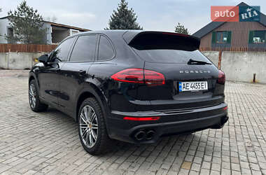 Внедорожник / Кроссовер Porsche Cayenne 2015 в 