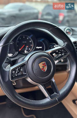 Внедорожник / Кроссовер Porsche Cayenne 2015 в 