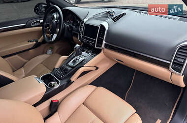Внедорожник / Кроссовер Porsche Cayenne 2015 в 