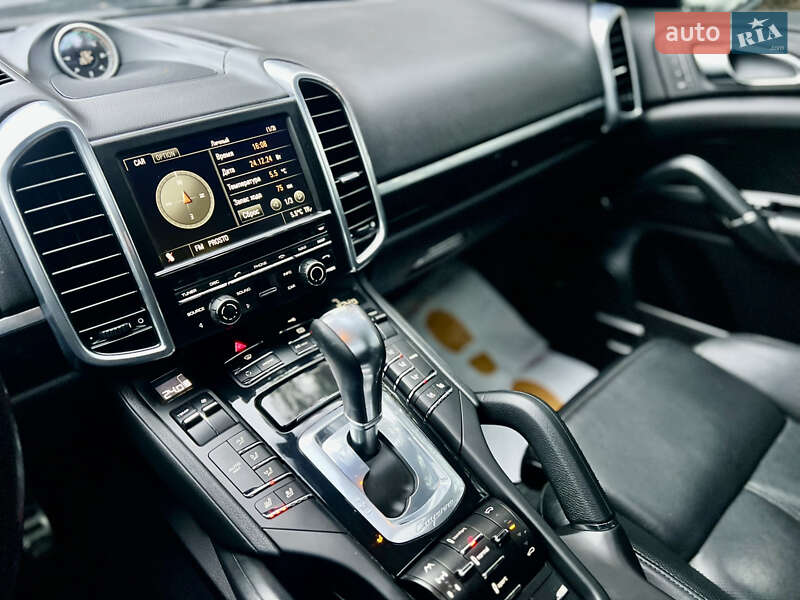 Позашляховик / Кросовер Porsche Cayenne 2011 в Києві