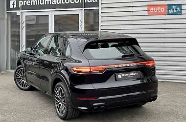 Внедорожник / Кроссовер Porsche Cayenne 2022 в 
