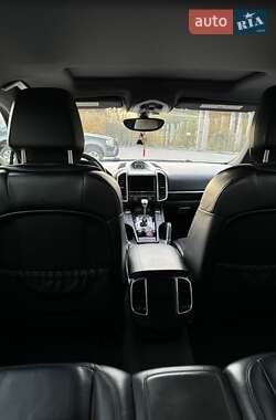 Внедорожник / Кроссовер Porsche Cayenne 2012 в 