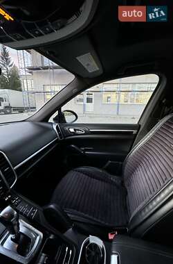 Внедорожник / Кроссовер Porsche Cayenne 2012 в 