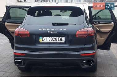 Внедорожник / Кроссовер Porsche Cayenne 2015 в 
