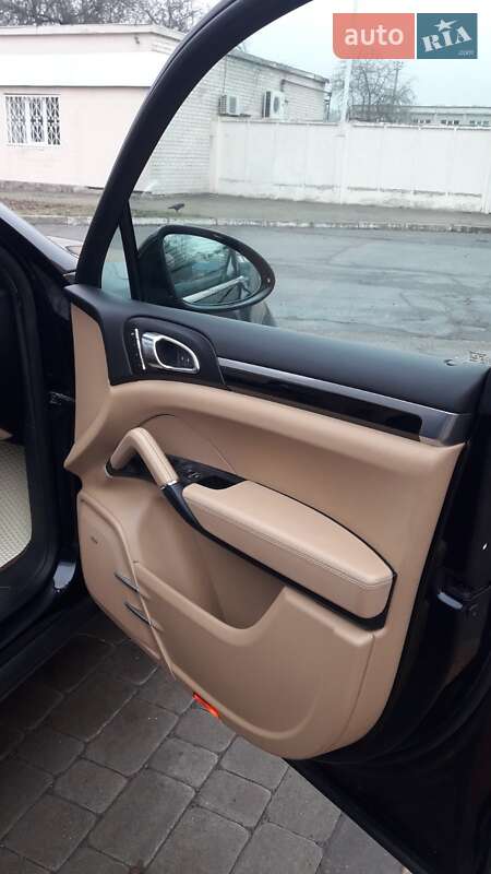 Позашляховик / Кросовер Porsche Cayenne 2015 в Полтаві фото 13 Позашляховик / Кросовер Porsche Cayenne 2015 в Полтаві