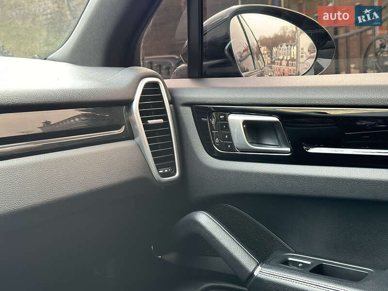 Позашляховик / Кросовер Porsche Cayenne 2019 в Києві