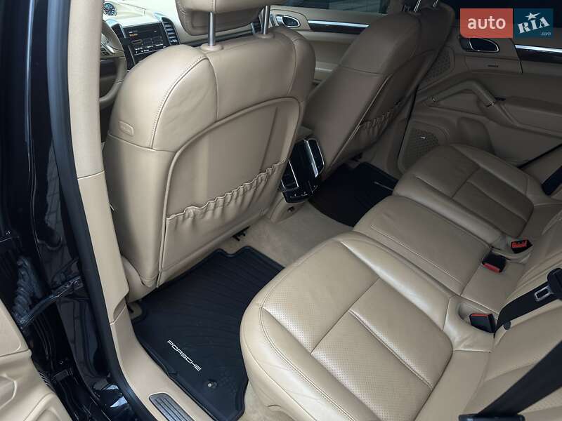 Внедорожник / Кроссовер Porsche Cayenne 2013 в Мукачево