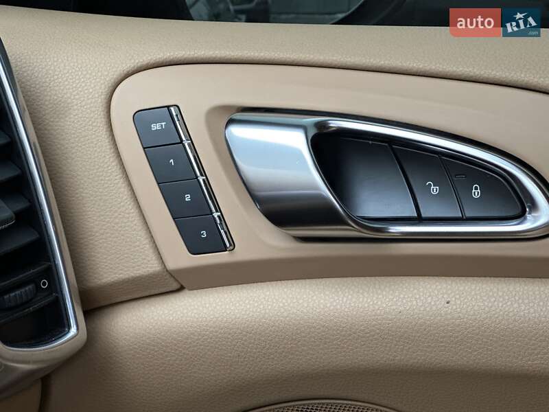 Внедорожник / Кроссовер Porsche Cayenne 2013 в Мукачево