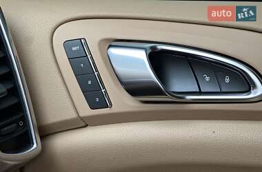 Внедорожник / Кроссовер Porsche Cayenne 2013 в 