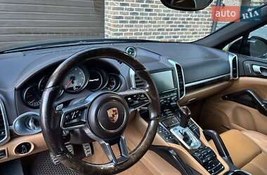 Позашляховик / Кросовер Porsche Cayenne 2015 в 