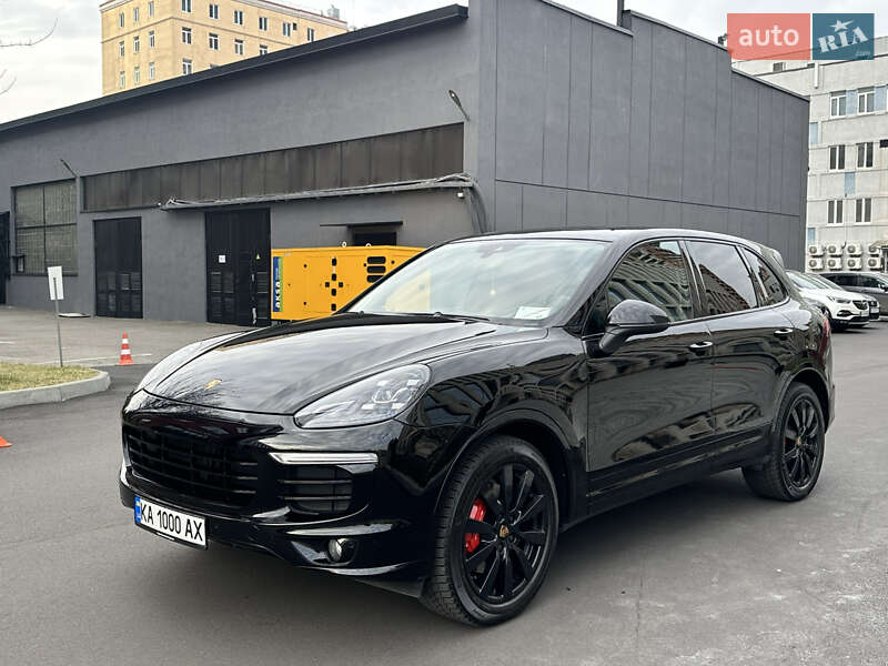 Внедорожник / Кроссовер Porsche Cayenne 2016 в 