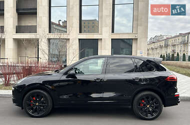 Внедорожник / Кроссовер Porsche Cayenne 2016 в 