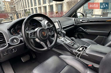Внедорожник / Кроссовер Porsche Cayenne 2016 в 