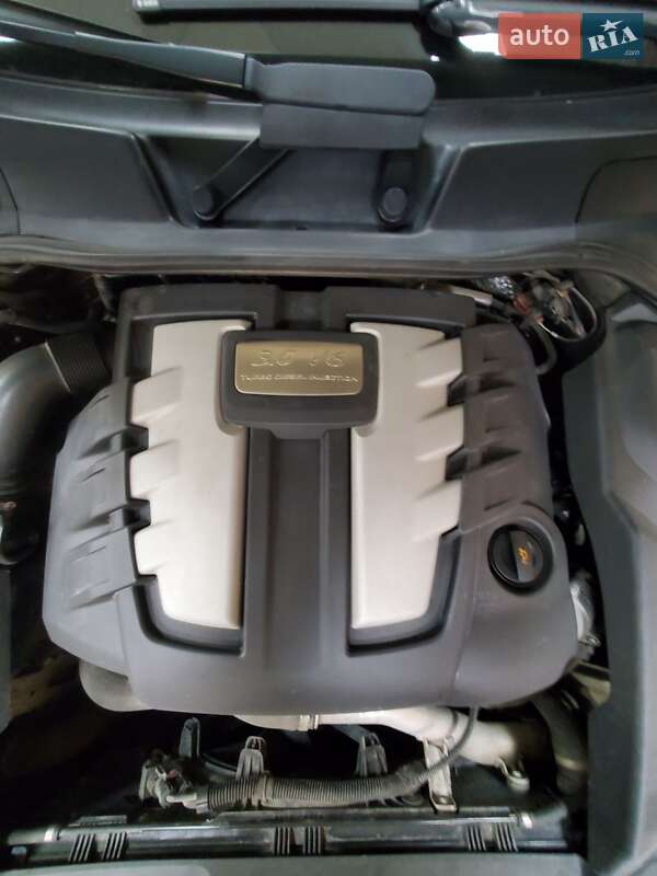 Позашляховик / Кросовер Porsche Cayenne 2011 в Запоріжжі