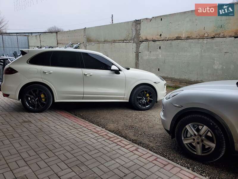 Внедорожник / Кроссовер Porsche Cayenne 2011 в Запорожье