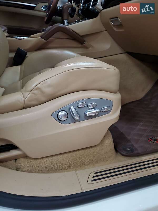 Позашляховик / Кросовер Porsche Cayenne 2011 в Запоріжжі