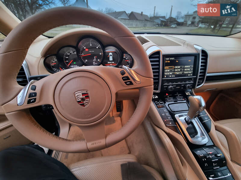 Позашляховик / Кросовер Porsche Cayenne 2011 в Чернівцях