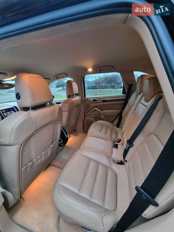 Позашляховик / Кросовер Porsche Cayenne 2011 в Чернівцях