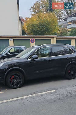 Позашляховик / Кросовер Porsche Cayenne 2011 в Чернівцях
