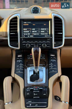 Позашляховик / Кросовер Porsche Cayenne 2012 в Чернівцях