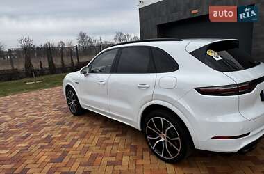 Позашляховик / Кросовер Porsche Cayenne 2019 в 
