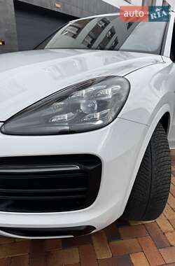 Позашляховик / Кросовер Porsche Cayenne 2019 в 