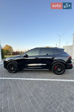Внедорожник / Кроссовер Porsche Cayenne 2017 в 