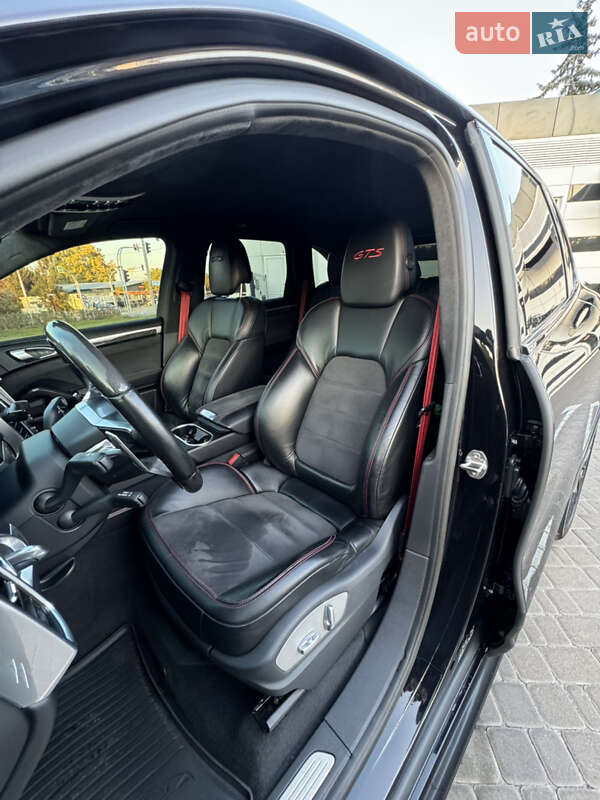 Внедорожник / Кроссовер Porsche Cayenne 2017 в Киеве фото 15 Внедорожник / Кроссовер Porsche Cayenne 2017 в Киеве