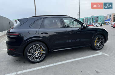 Внедорожник / Кроссовер Porsche Cayenne 2020 в 