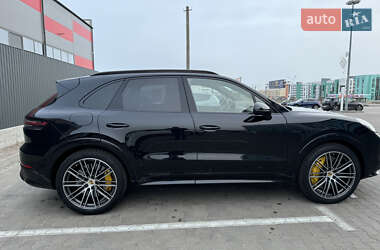 Внедорожник / Кроссовер Porsche Cayenne 2020 в 
