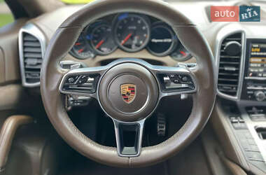 Внедорожник / Кроссовер Porsche Cayenne 2016 в 