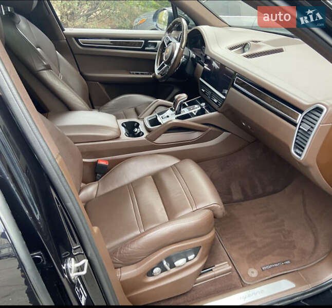 Внедорожник / Кроссовер Porsche Cayenne 2021 в Киеве