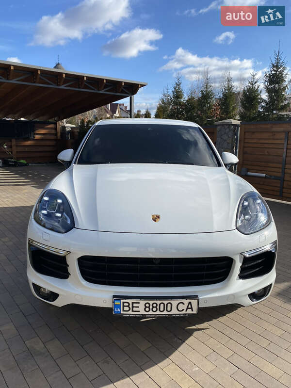 Позашляховик / Кросовер Porsche Cayenne 2016 в Києві