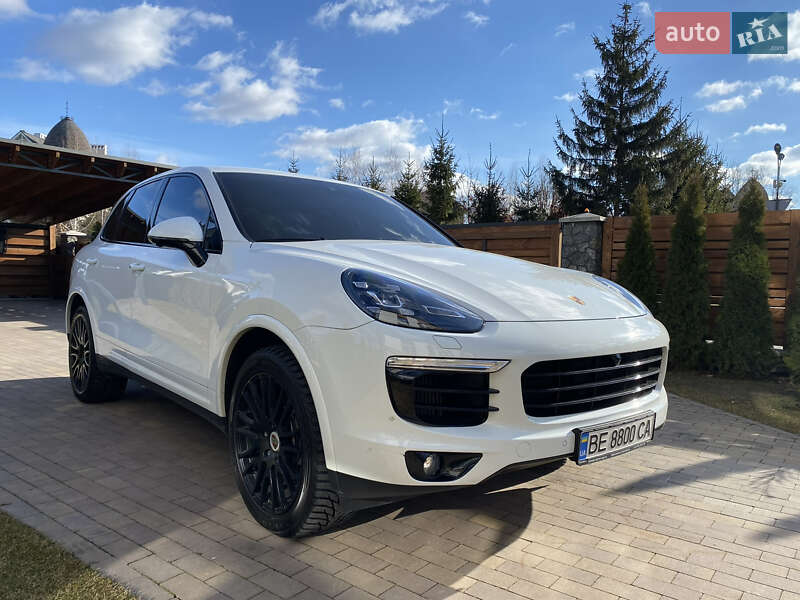 Позашляховик / Кросовер Porsche Cayenne 2016 в Києві