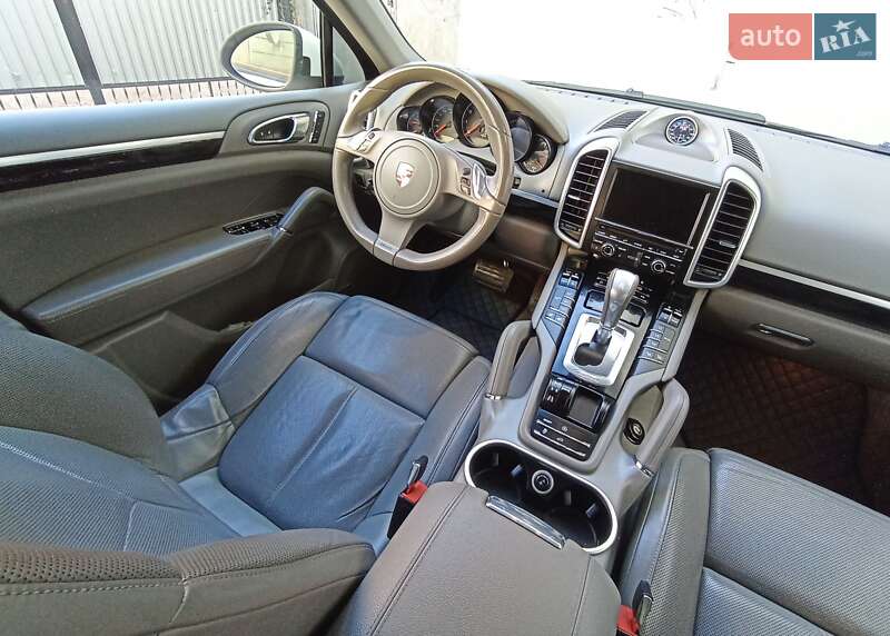 Внедорожник / Кроссовер Porsche Cayenne 2012 в Черновцах