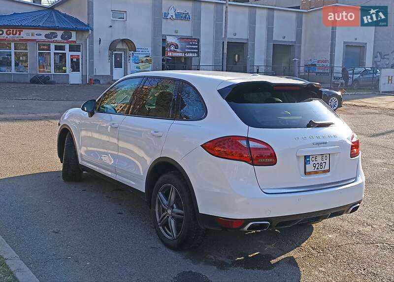 Внедорожник / Кроссовер Porsche Cayenne 2012 в Черновцах